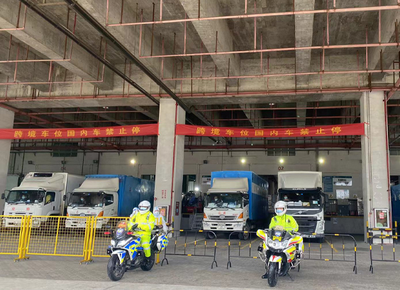 香港疫情爆发，我司跨境港车在深圳交警大队的支持及引导下装运核酸检测试剂火速运往香港